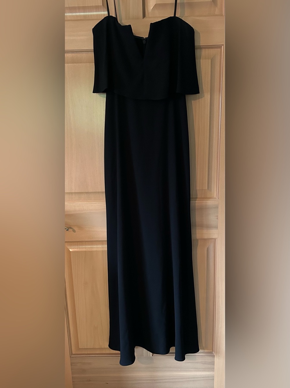 BCBGMAXAZRIA Black Off-The-Shoulder Evening Gown Ruffle Size 6 Excellent